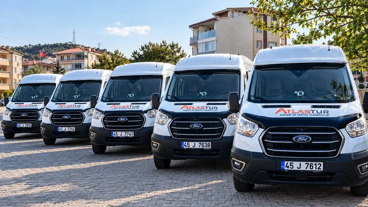 AtlasTur personel taşımacılığında kullanılan minibüsler